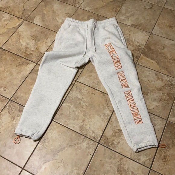 Atelier new regime sweats - Picture 1 of 3